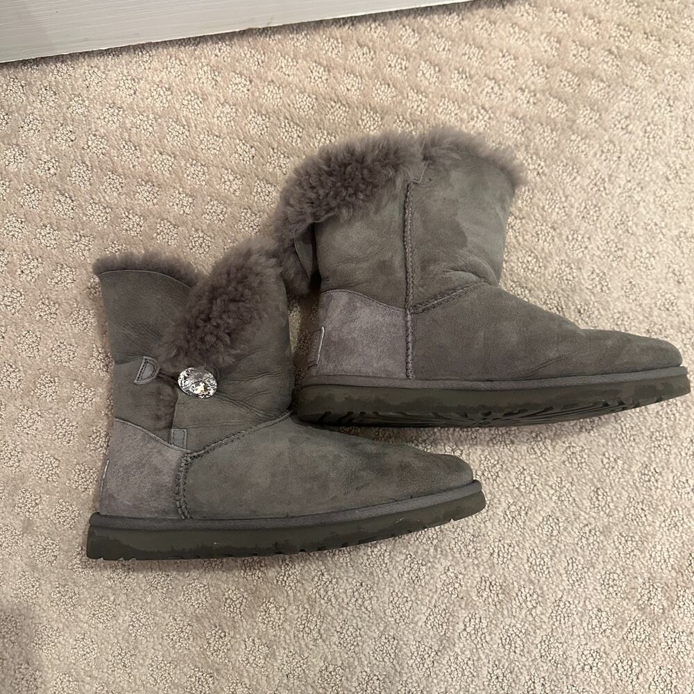 Ugg Womens Bailey Button Bling Boots Gray Suede US Size 7 Swarovski Rhinestone